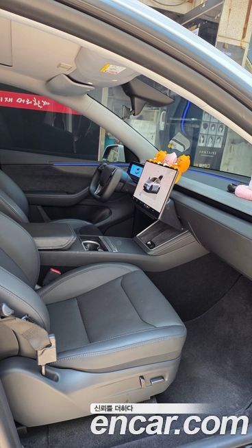 Tesla Model Y 2025