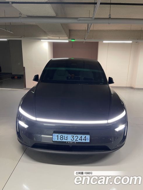 Tesla Model Y 2025