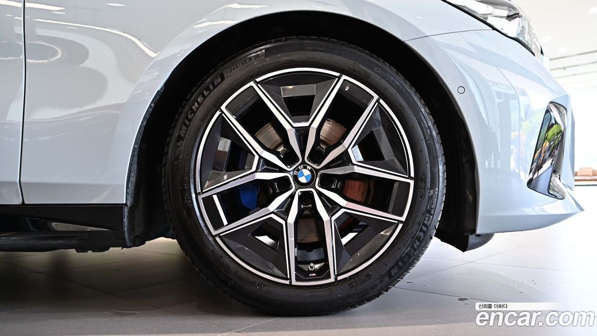 BMW 5-Series 2025