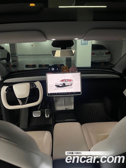 Tesla Model Y 2025