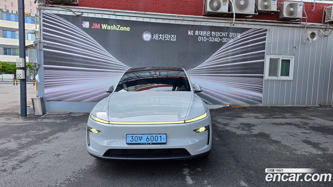 Tesla Model Y 2025