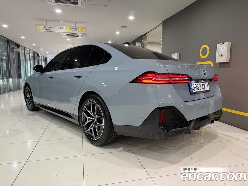 BMW 5-Series 2024