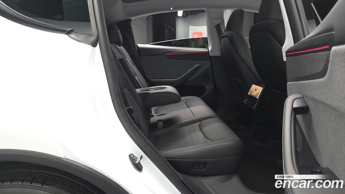 Tesla Model Y 2025