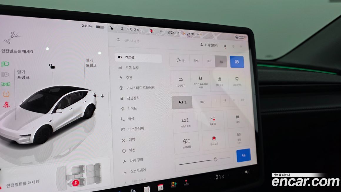 Tesla Model Y 2025