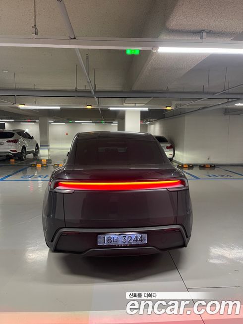 Tesla Model Y 2025