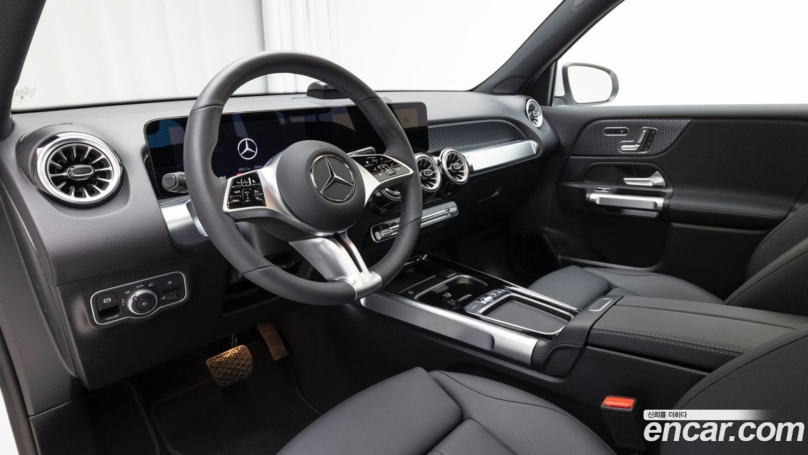 Mercedes-Benz EQB 2026