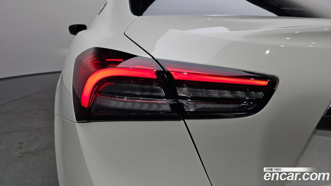 Maserati Ghibli 2023