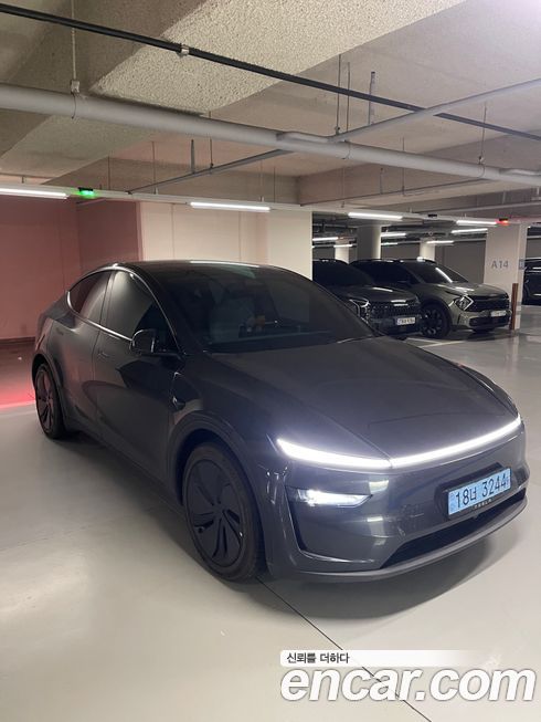 Tesla Model Y 2025