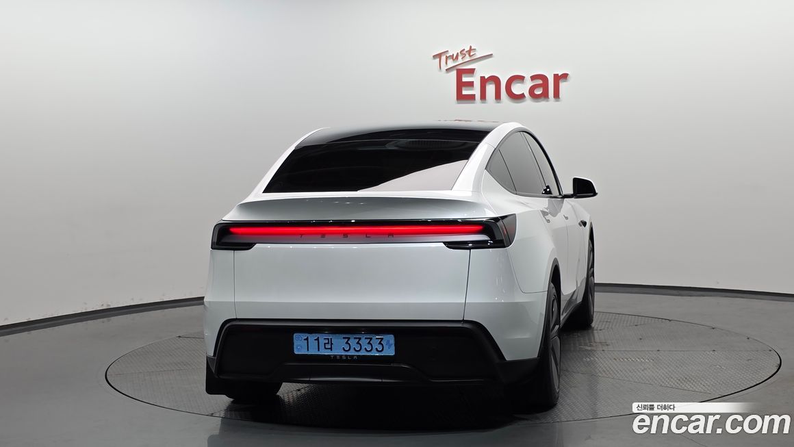 Tesla Model Y 2025