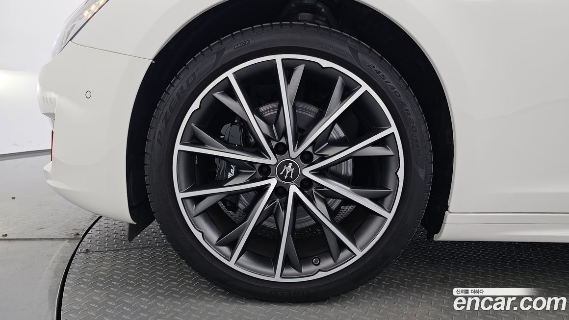 Maserati Ghibli 2023