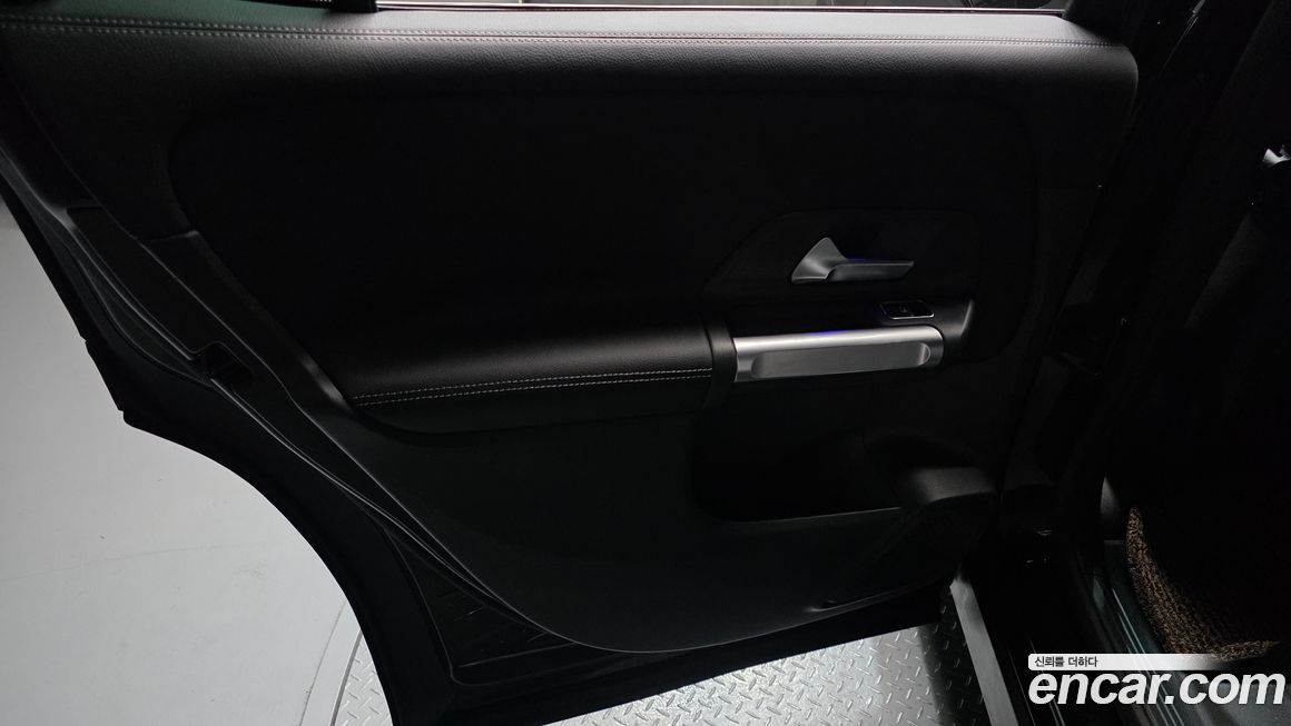 Mercedes-Benz GLB-Class 2024