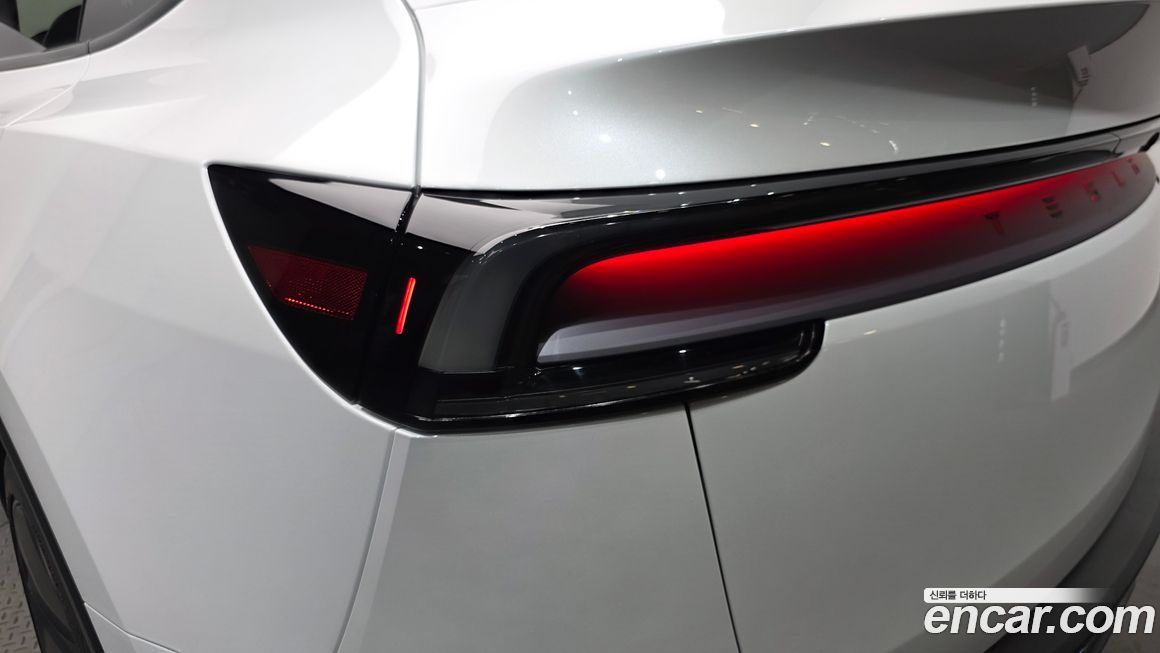Tesla Model Y 2025