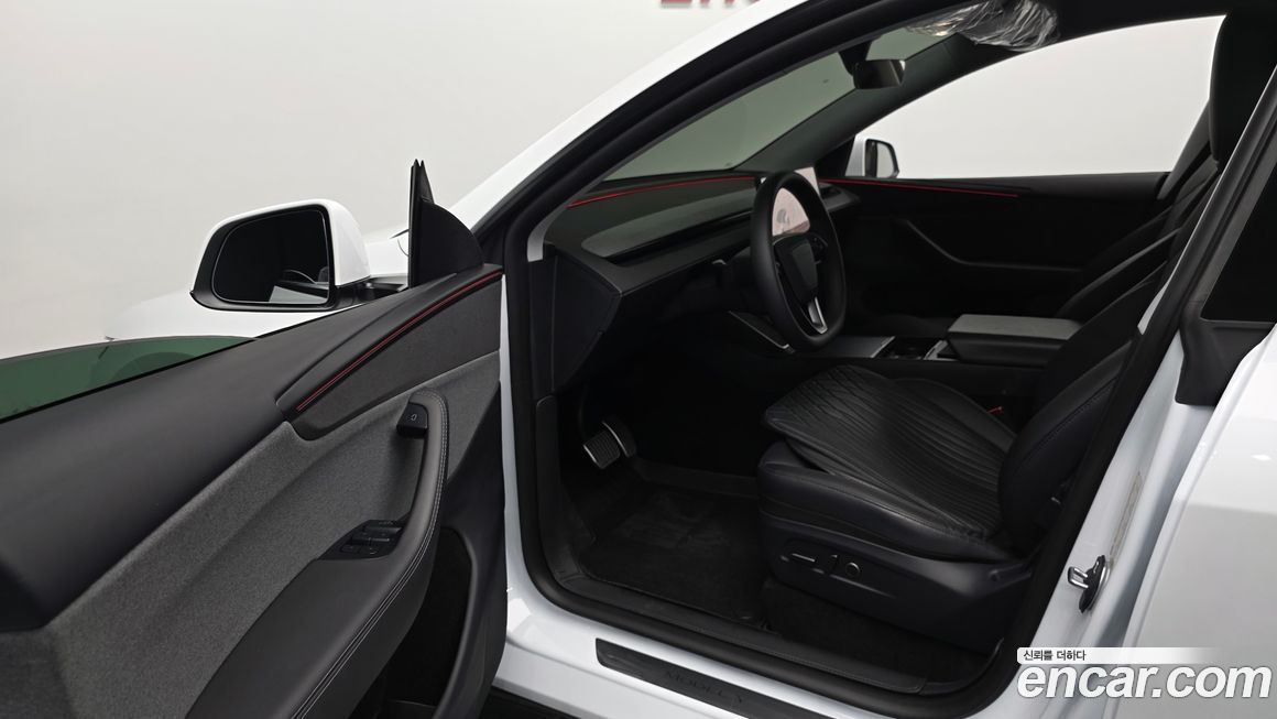 Tesla Model Y 2025