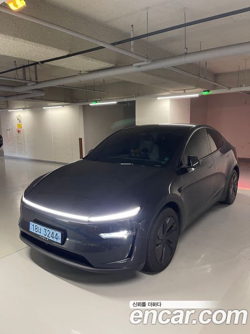 Tesla Model Y 2025