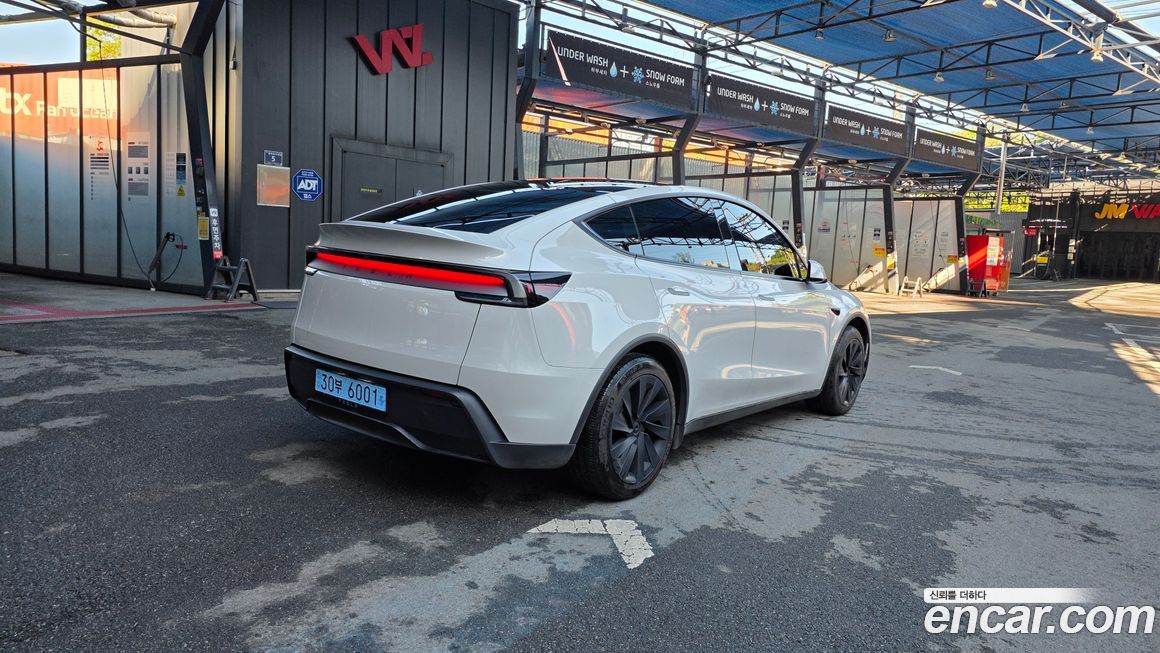 Tesla Model Y 2025