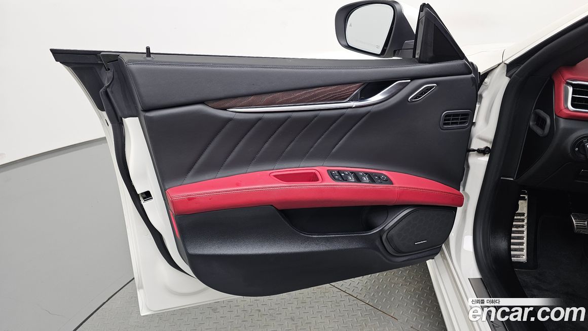 Maserati Ghibli 2023