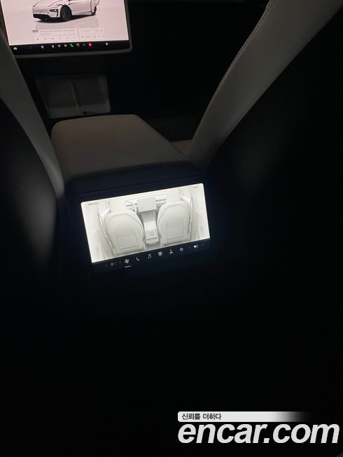 Tesla Model Y 2025