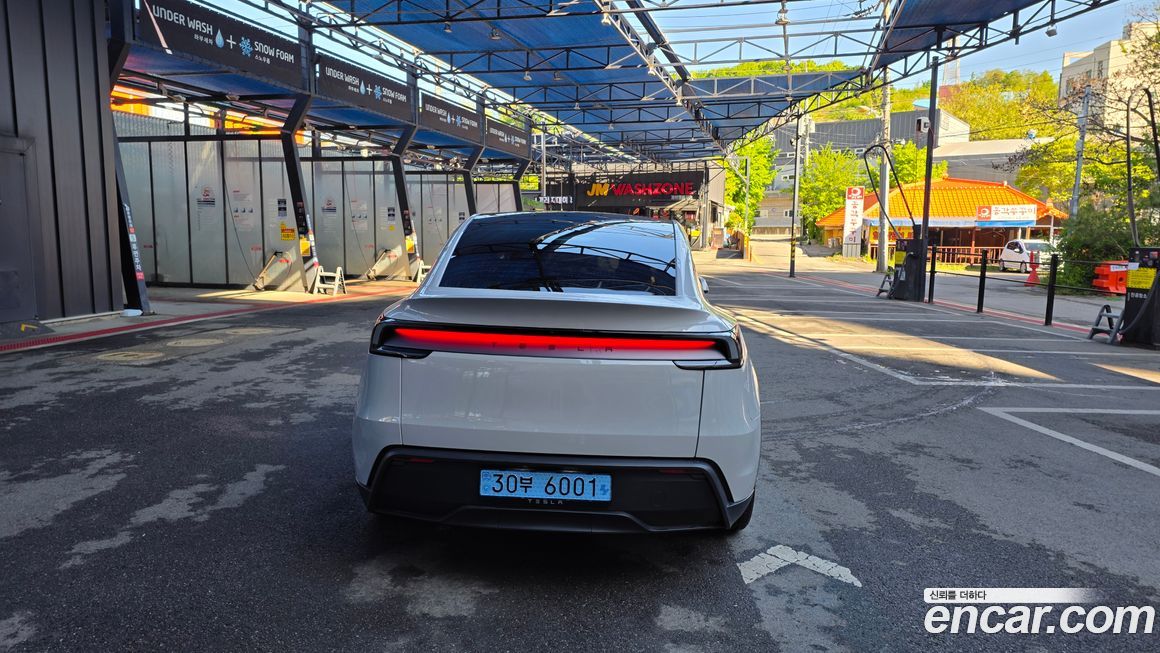 Tesla Model Y 2025
