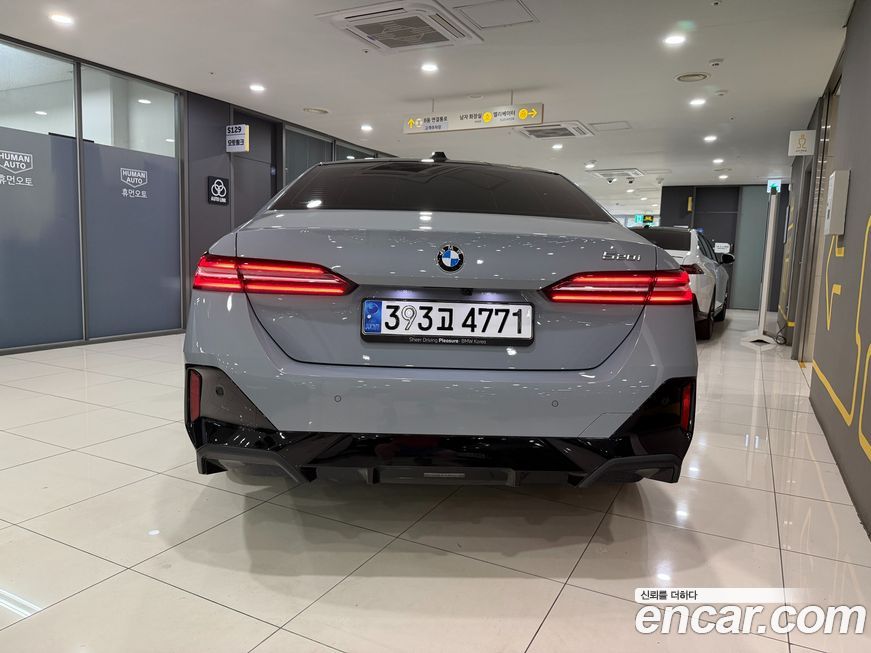 BMW 5-Series 2024
