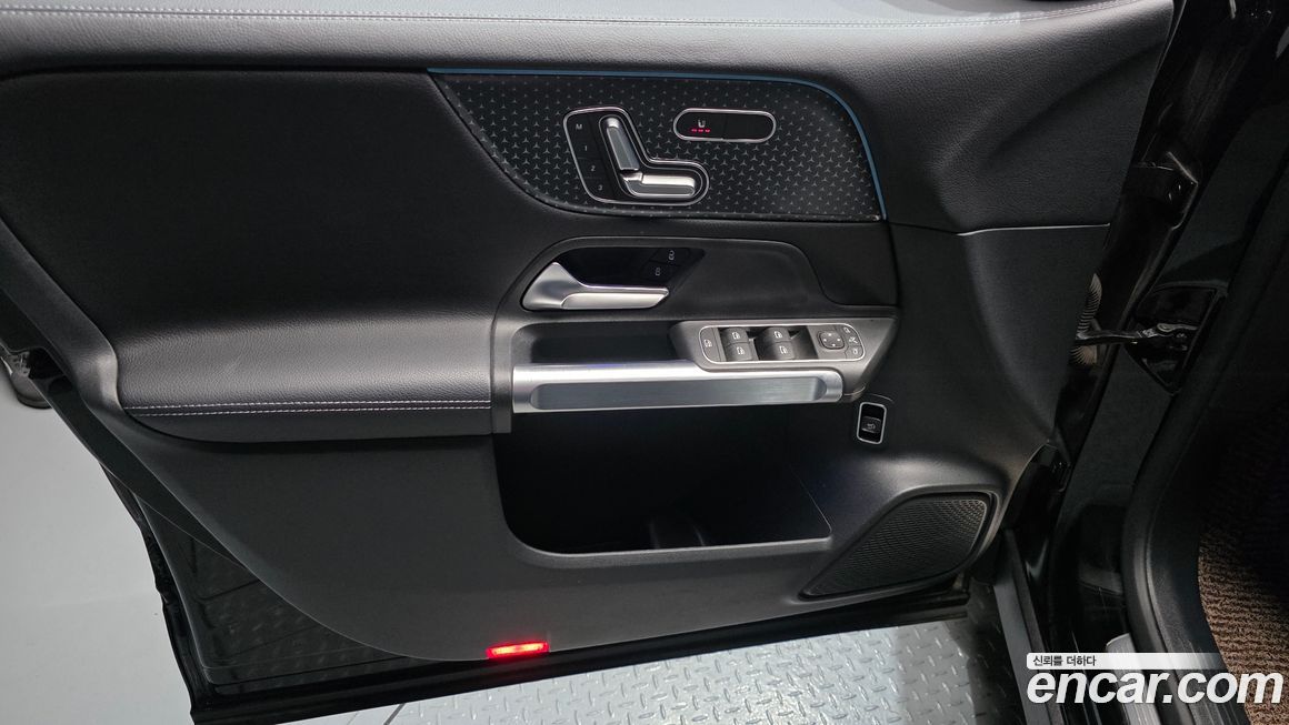 Mercedes-Benz GLB-Class 2024