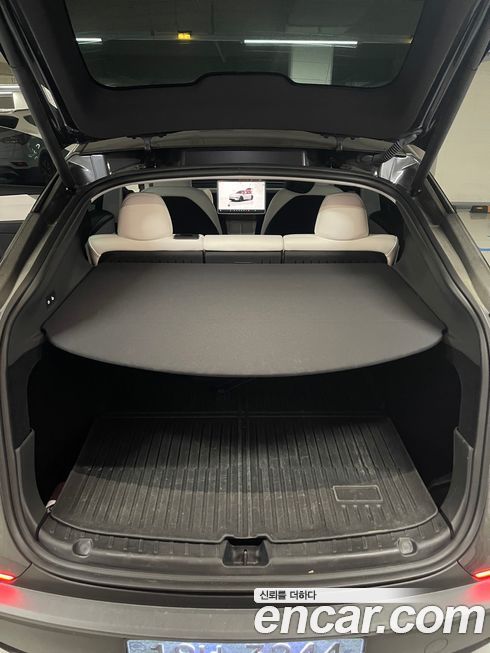 Tesla Model Y 2025