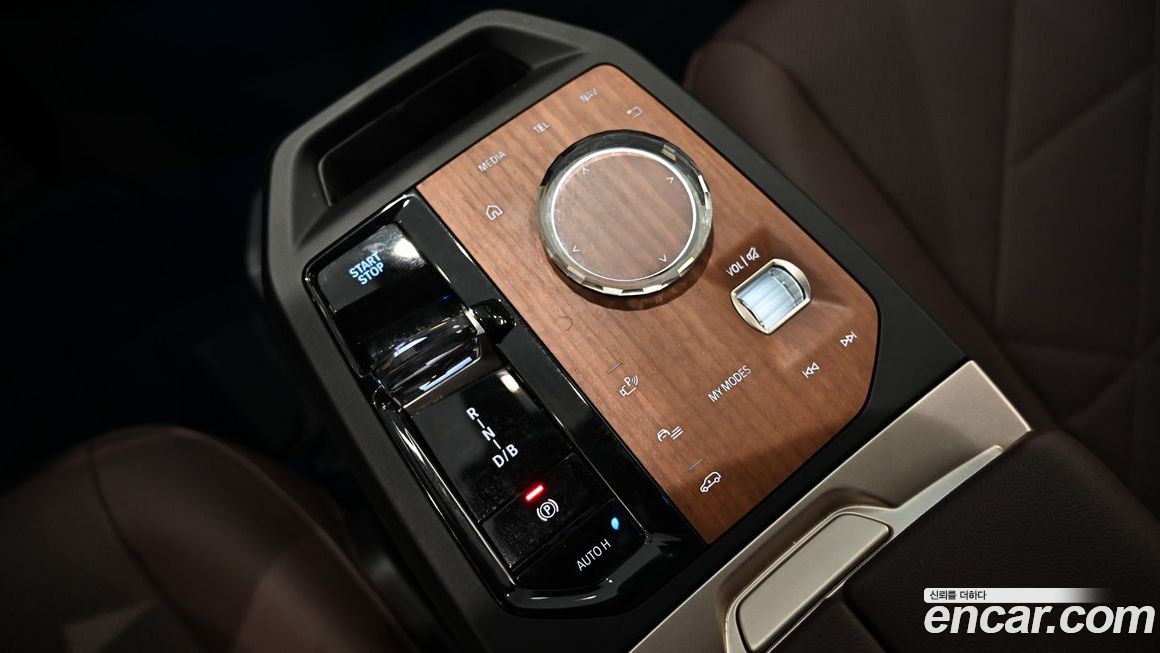 BMW iX 2025
