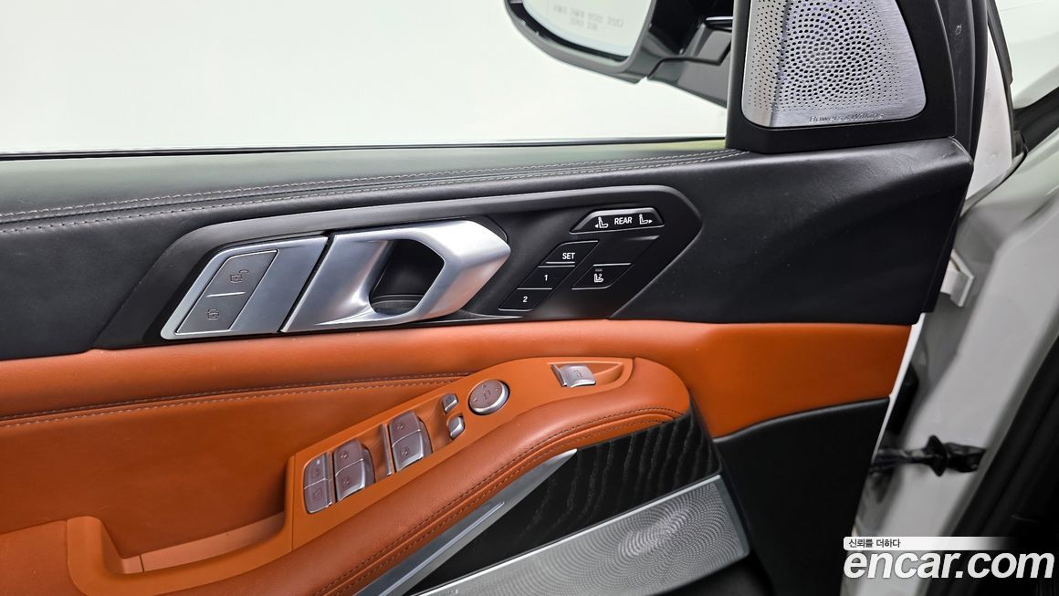 BMW X7 2021