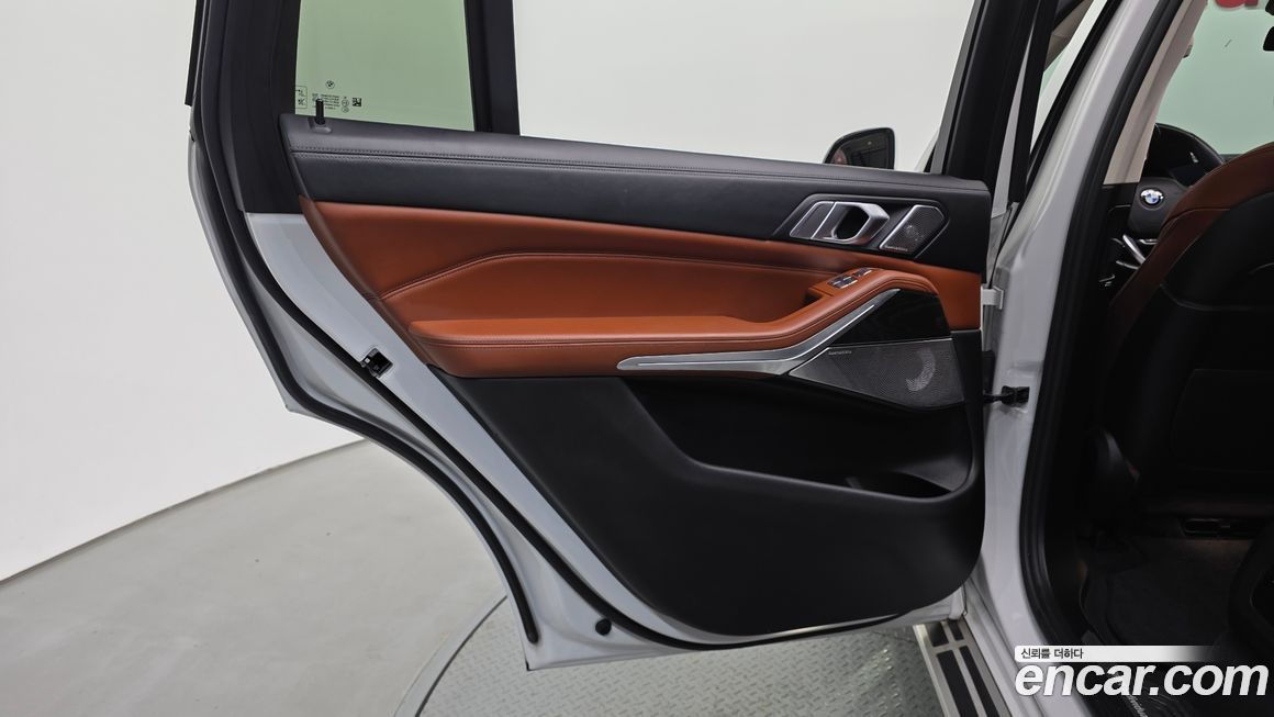 BMW X7 2021