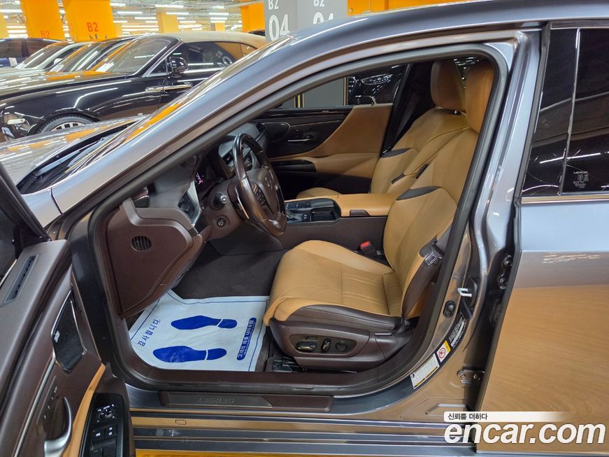 Lexus ES 2019