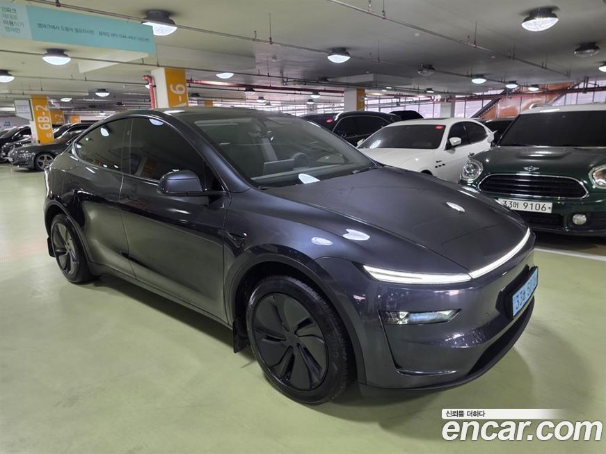 Tesla Model Y 2025