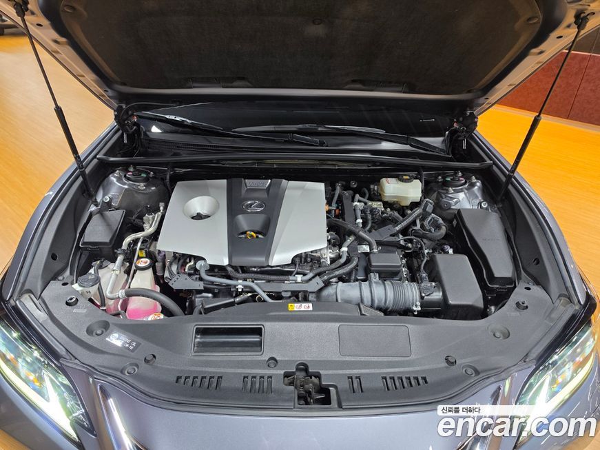 Lexus ES 2019