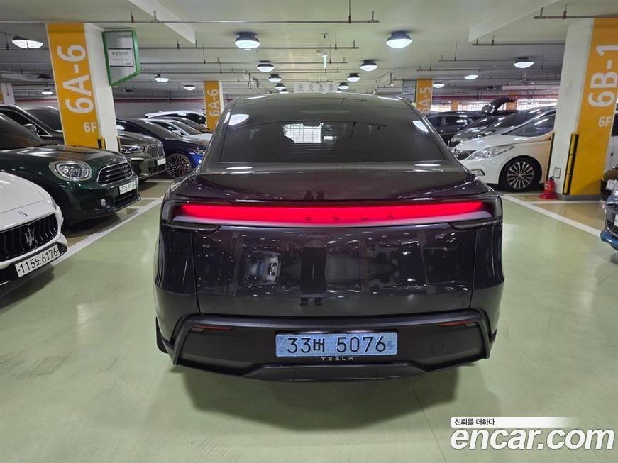 Tesla Model Y 2025