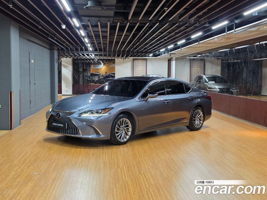 Lexus ES 2019