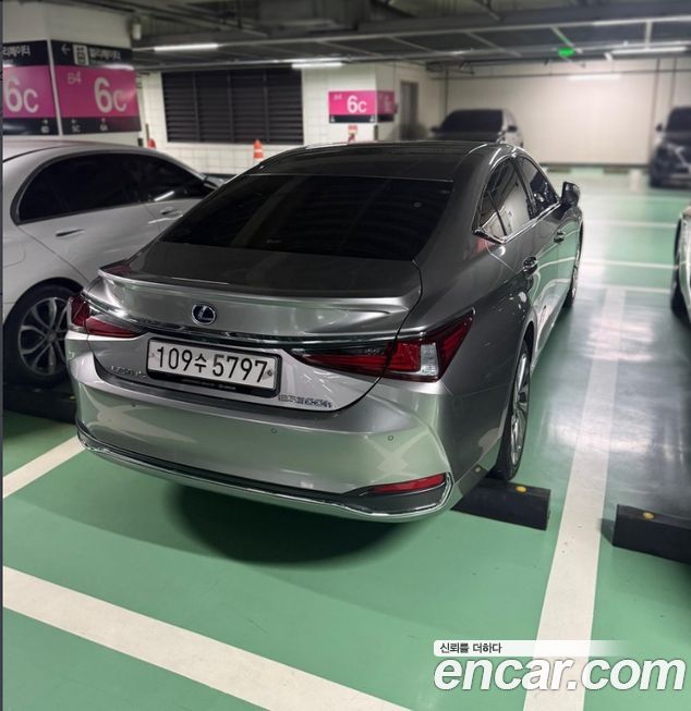 Lexus ES 2022