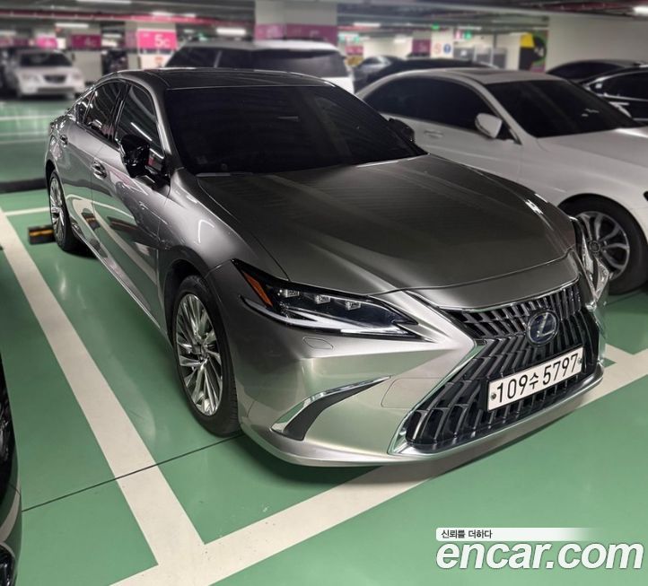 Lexus ES 2022
