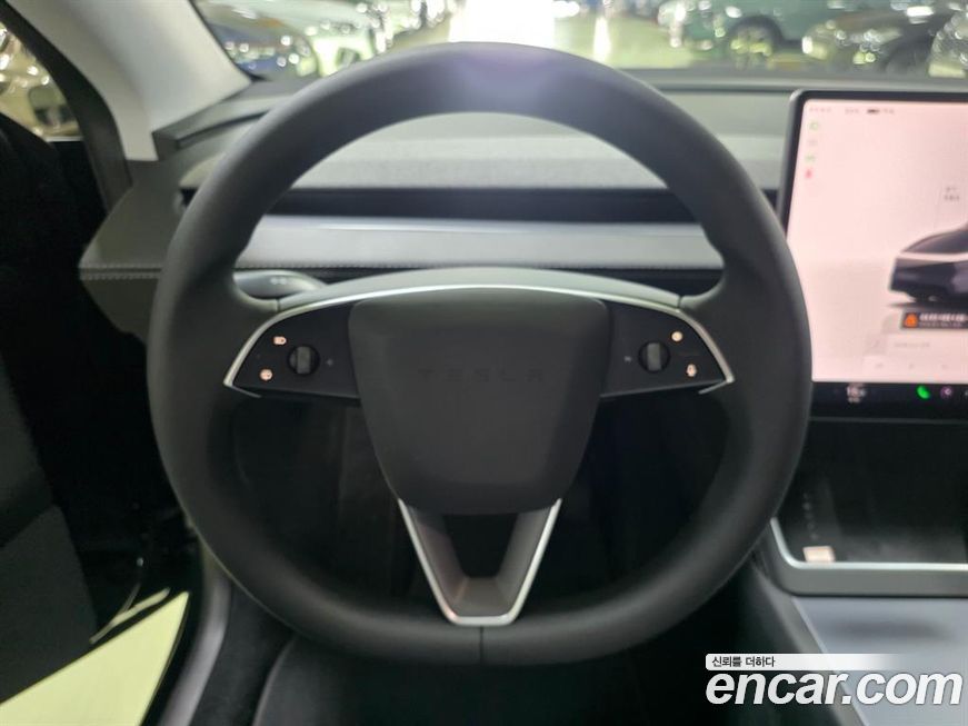 Tesla Model Y 2025