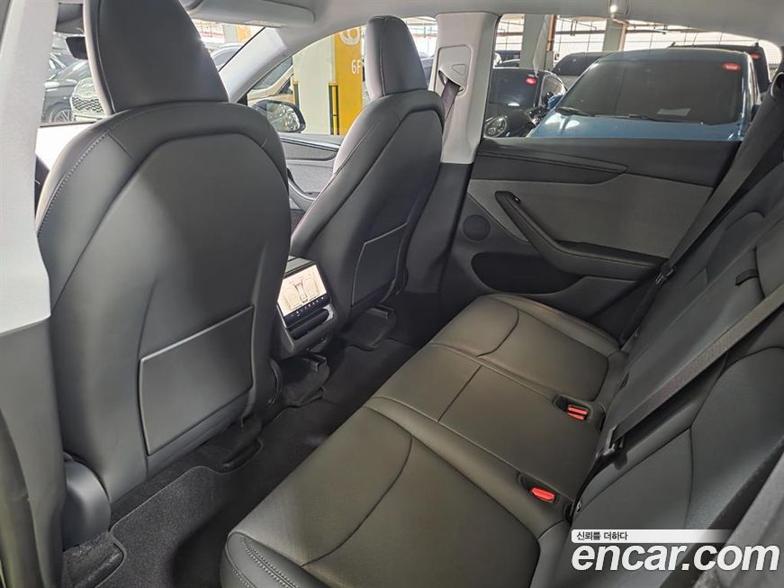 Tesla Model Y 2025