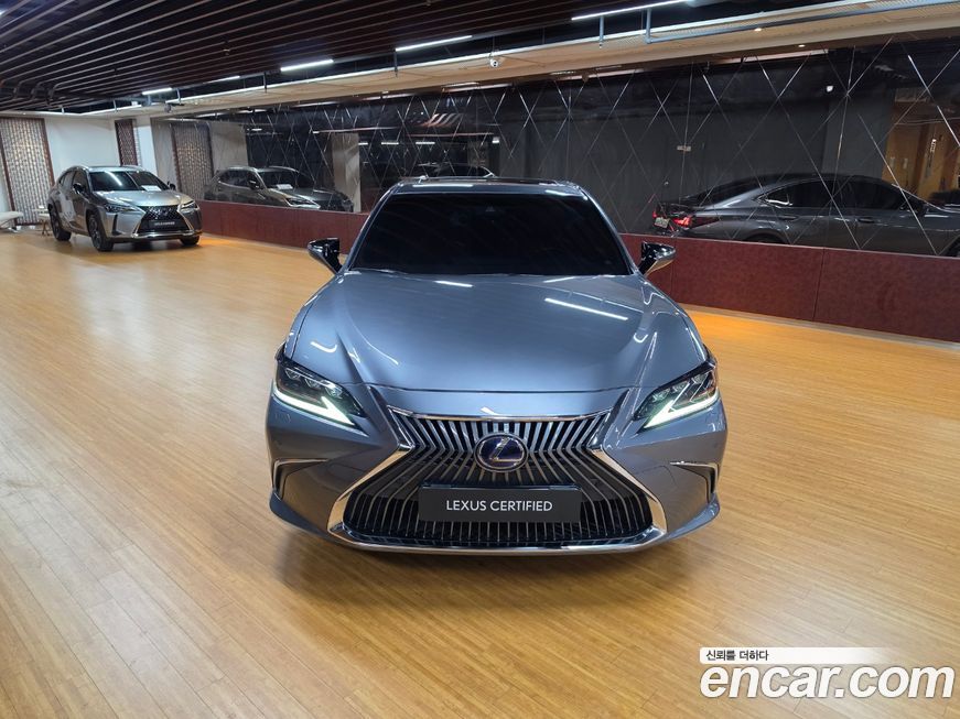 Lexus ES 2019