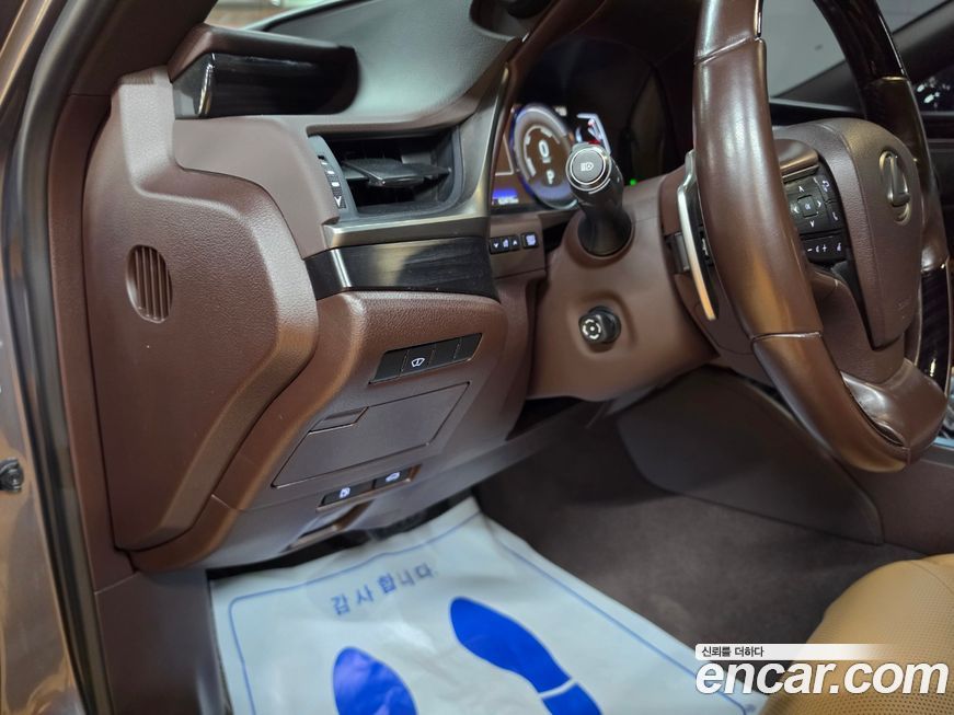 Lexus ES 2019