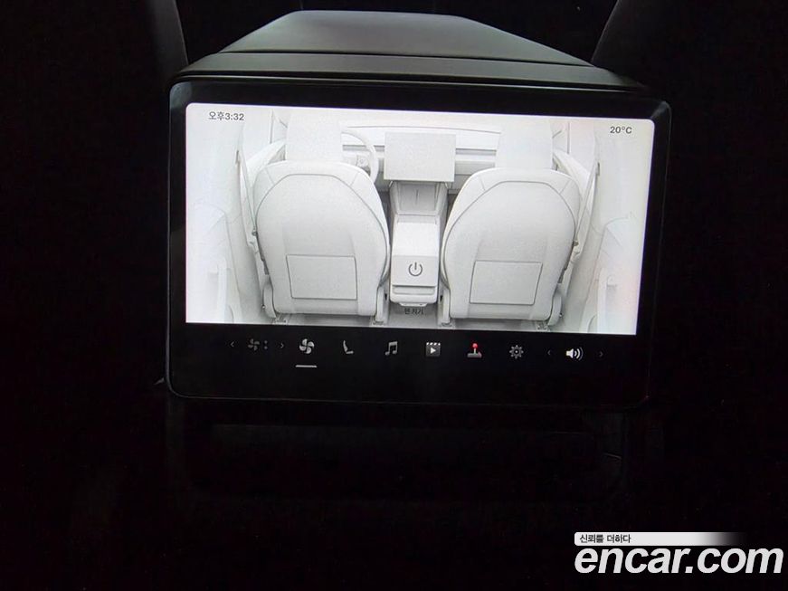 Tesla Model Y 2025