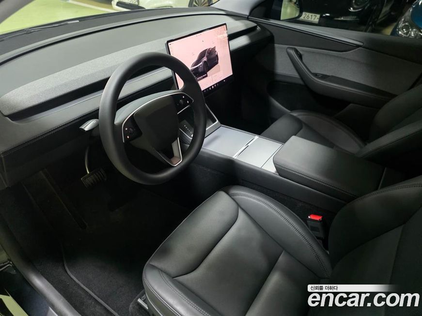Tesla Model Y 2025