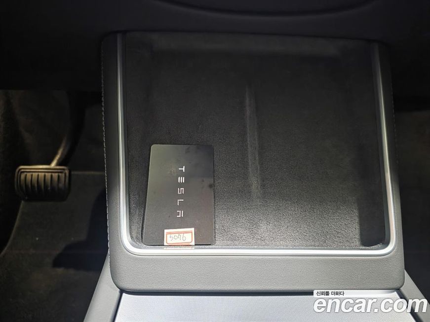 Tesla Model Y 2025
