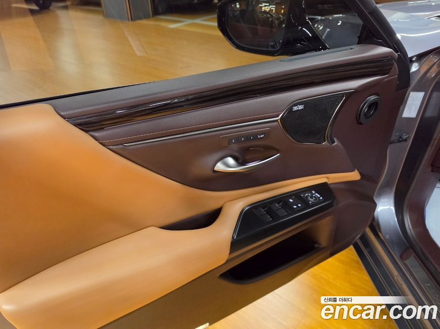 Lexus ES 2019