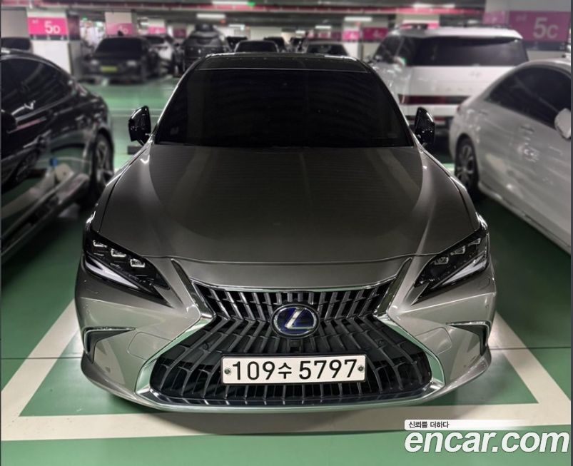 Lexus ES 2022