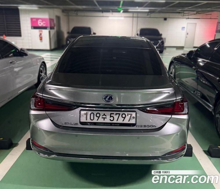 Lexus ES 2022