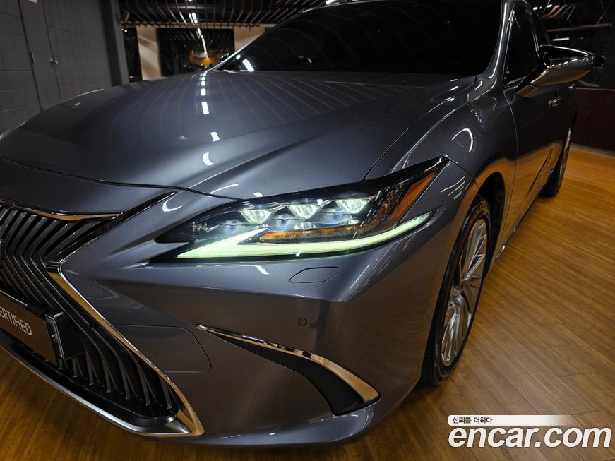 Lexus ES 2019
