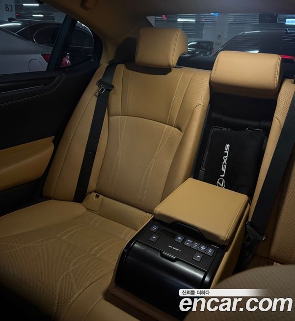 Lexus ES 2022
