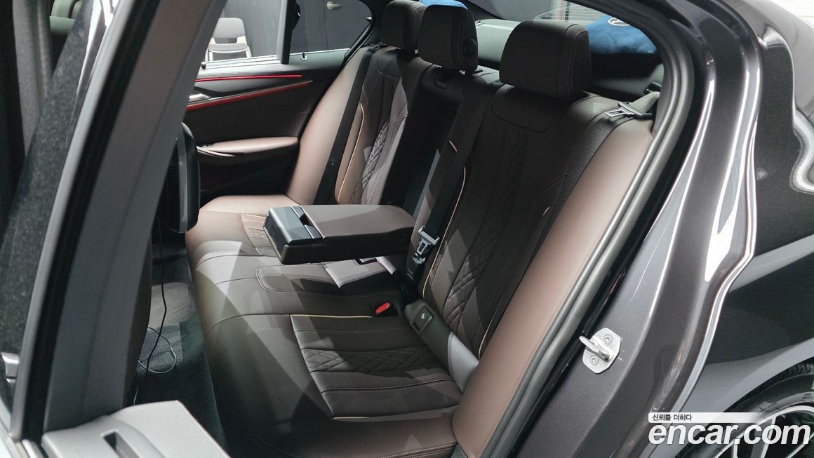 BMW 5-Series 2023