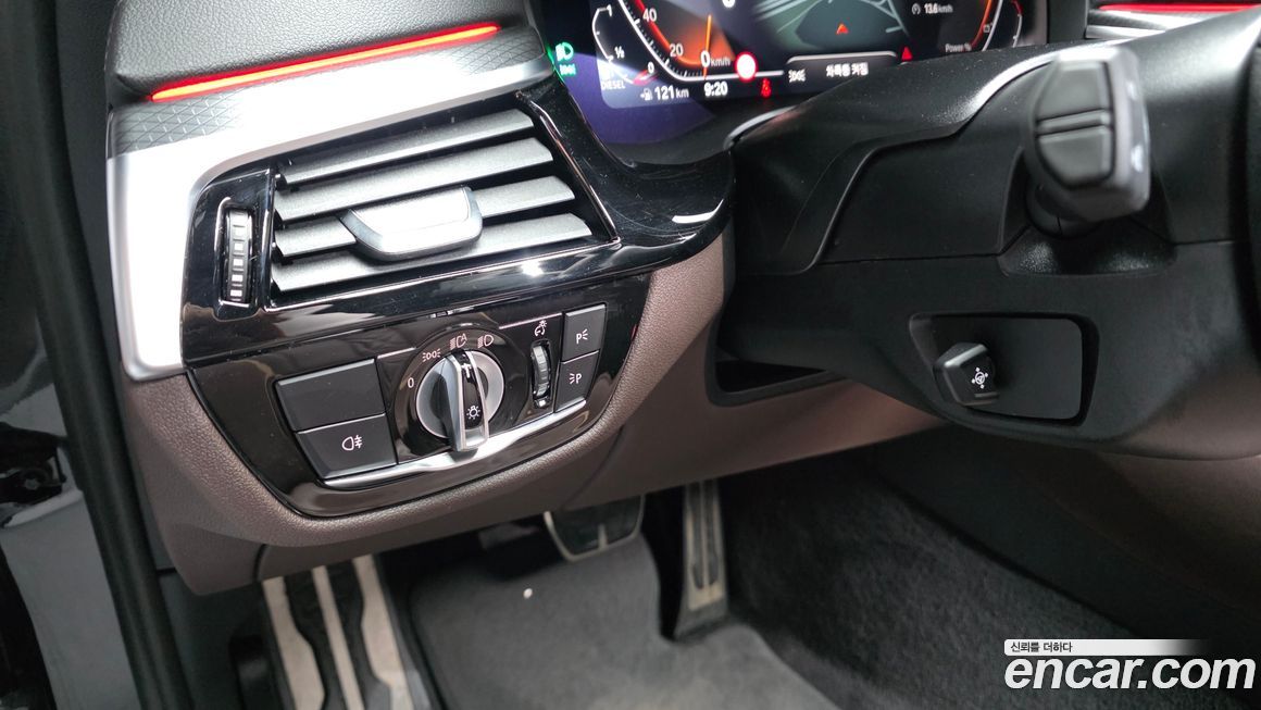 BMW 5-Series 2023