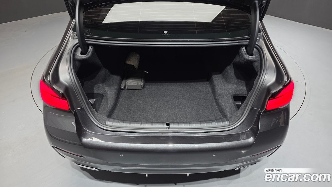 BMW 5-Series 2023